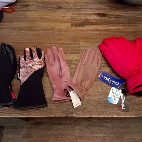 Accessories - Winter gloves bundle